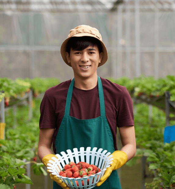 Mr. Aung Myo (ออง เมียว) พนักงานร้านอาหารในแม่สาย